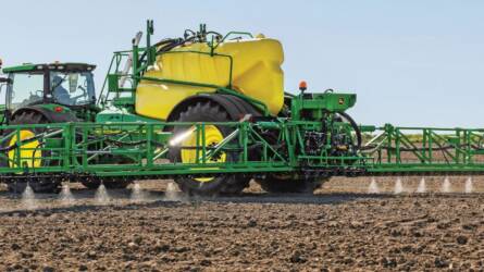 Célkeresztben a John Deere vontatott permetező portfóliója